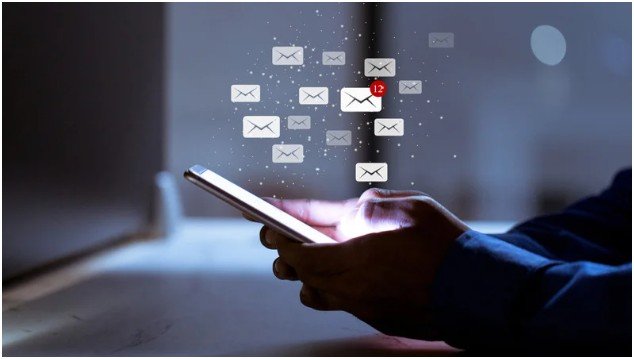 Should I Use Mailchimp Or HubSpot For Tracking?